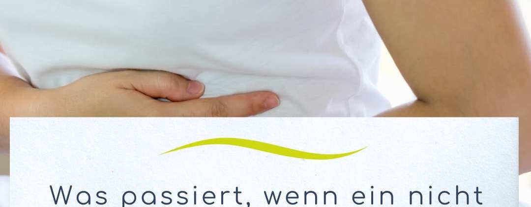 Frau hält sich den Bauch